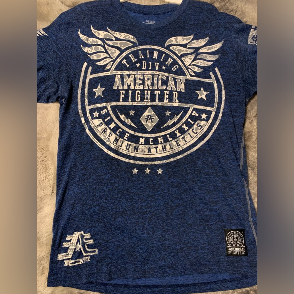 Men’s American Fighter tee size medium